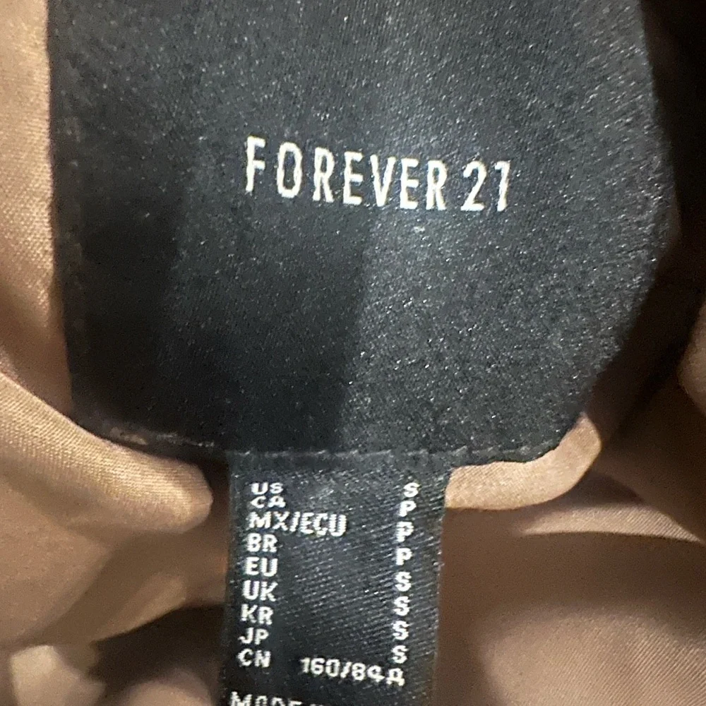 Forever 21 Beige puffer‎ jacket